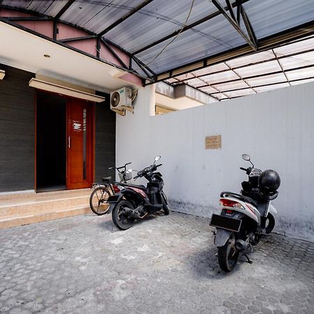 J&B Rooms Tomang Jakarta Mitra Reddoorz Екстериор снимка