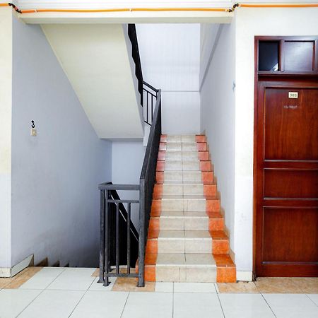 J&B Rooms Tomang Jakarta Mitra Reddoorz Екстериор снимка