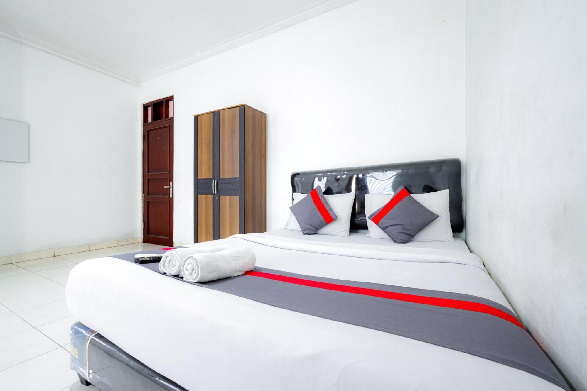 J&B Rooms Tomang Jakarta Mitra Reddoorz Екстериор снимка