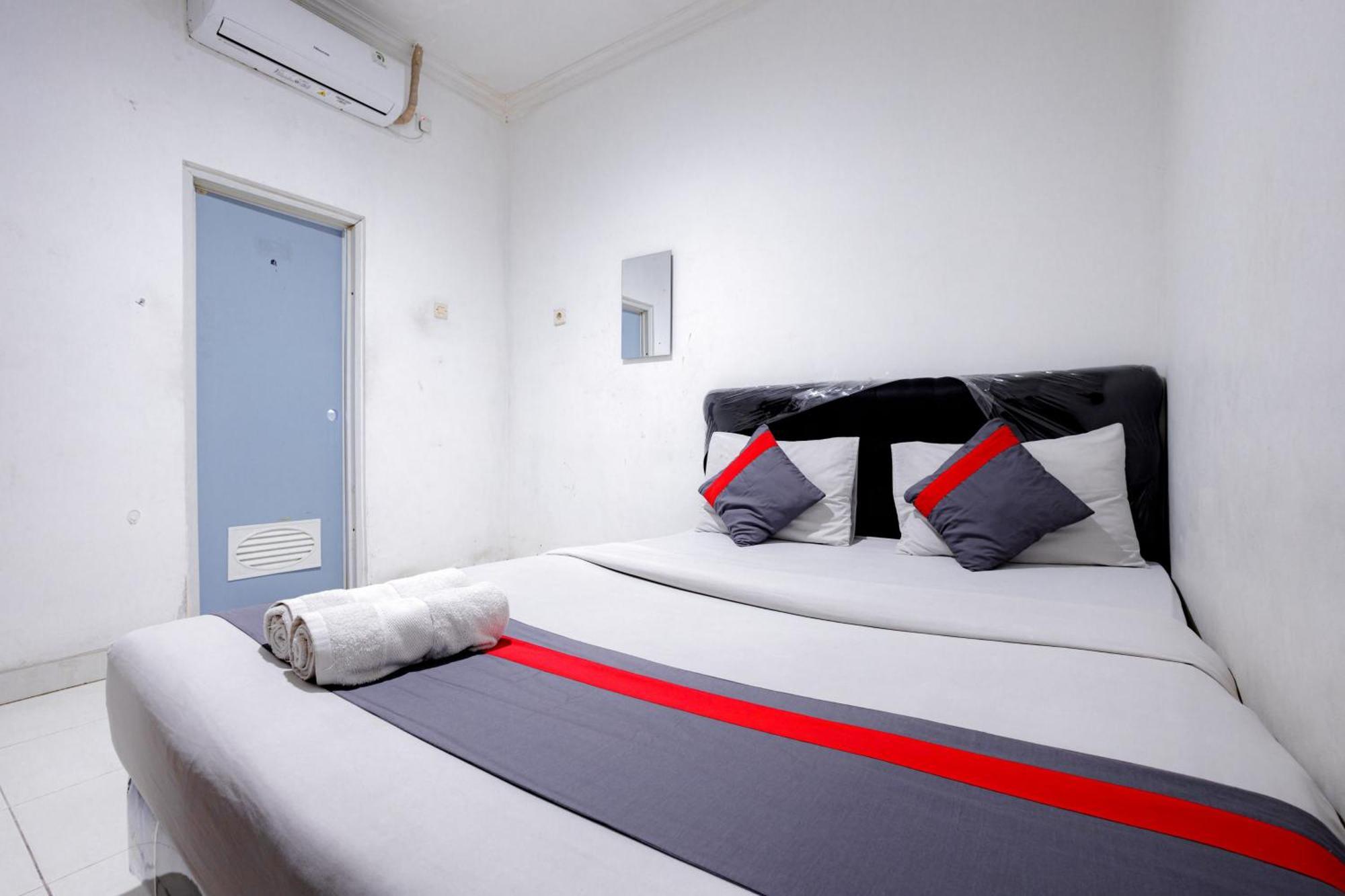 J&B Rooms Tomang Jakarta Mitra Reddoorz Екстериор снимка