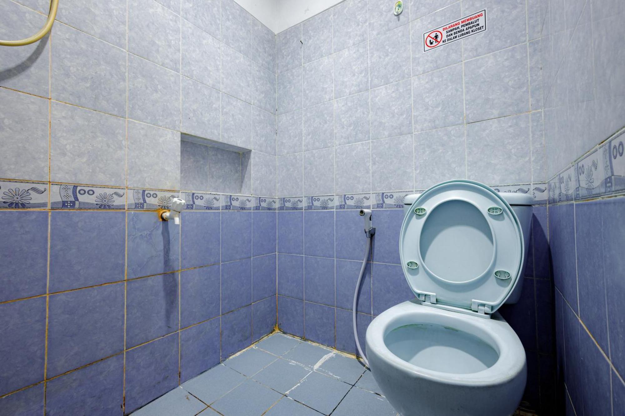J&B Rooms Tomang Jakarta Mitra Reddoorz Екстериор снимка